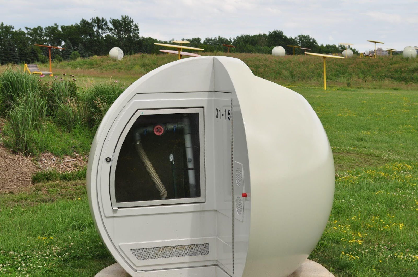 Round pod to capture methane from decomposing grabage (Copy)