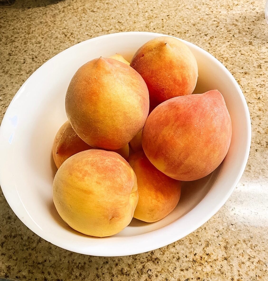 Sharing these beautiful peaches from @ggmapinky &lsquo;s harvest! We&rsquo;re so grateful for all the gifts of the earth.

What are you harvesting right now? 👇🏻👩🏻&zwj;🌾

#ShineYourLight #EarthOutdoors #GardenLove #Peaches #HomeGrown #LoveTheEart