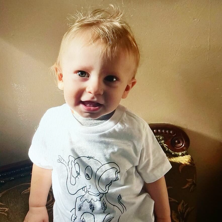 Big SHOUT to Mom, L. and R, 1 yrs old! So cute! You've got the same hair as the elephant 🐘 ❤️ #100pajamas www.100pajamas.com