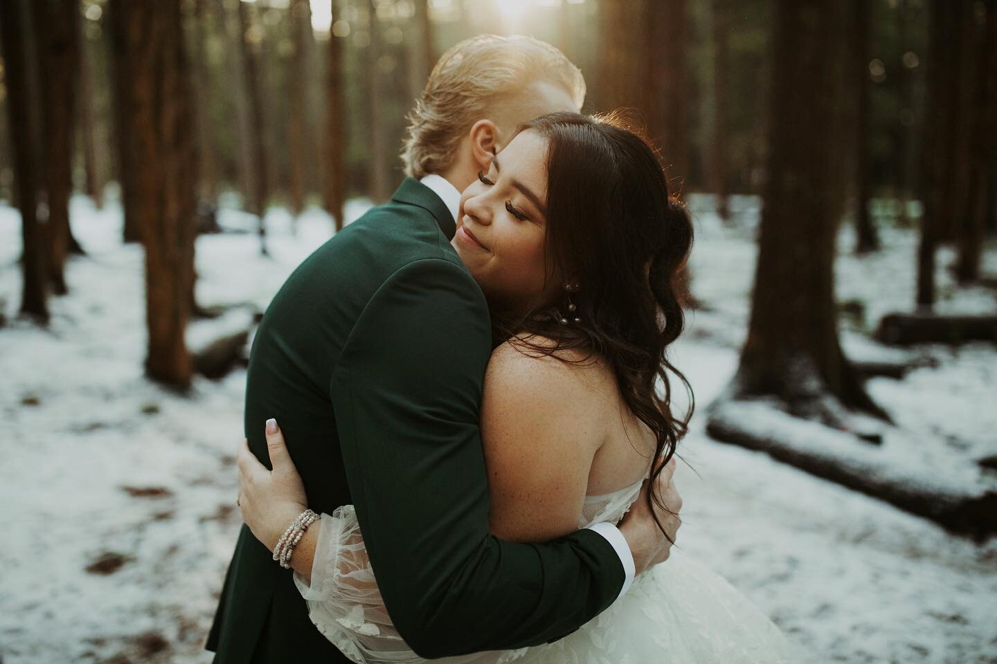 It&rsquo;s been a minute since I&rsquo;ve posted but I HAD to share a few from this gorgeous winter wedding this past weekend ❄️

Thank you Levi + Nyah for letting me capture your special day ✨

#powellriverwedding #powellriverweddingphotographer #po