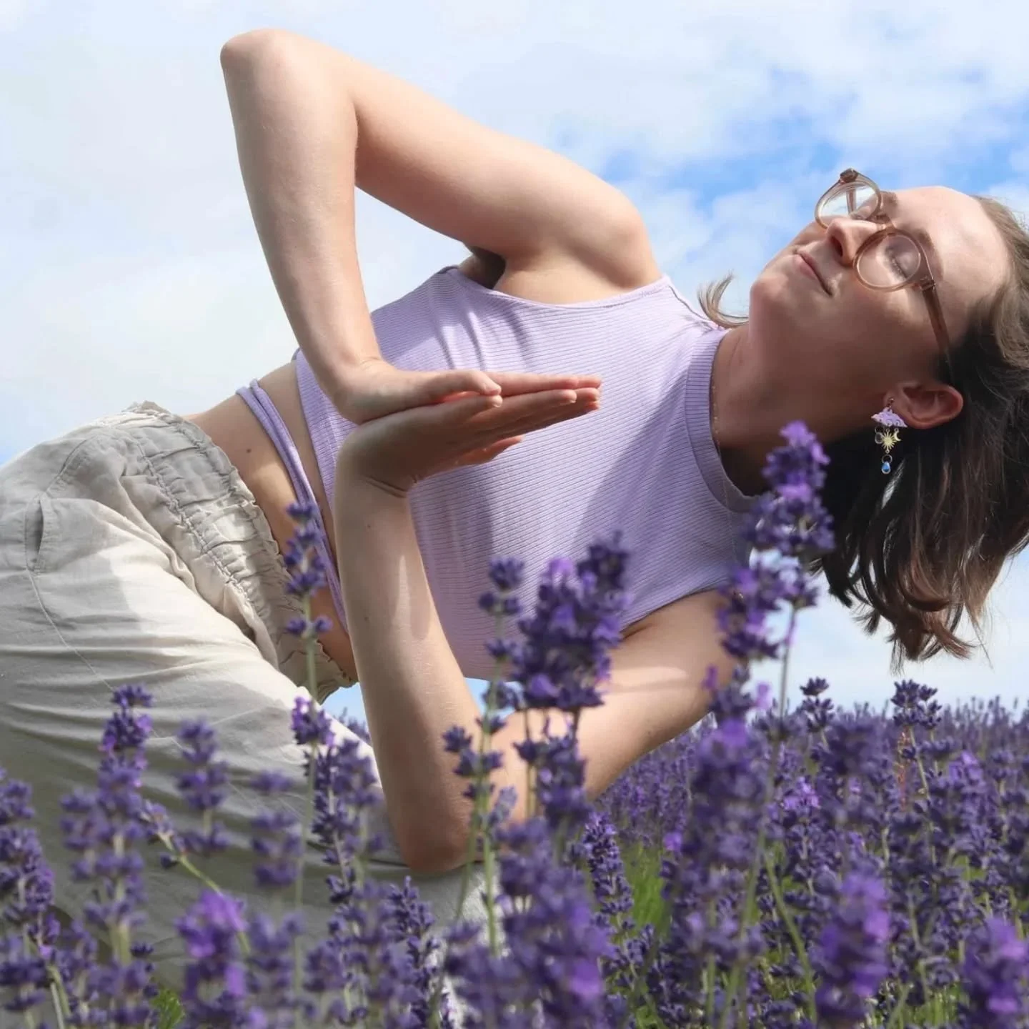 Yoga in the lavender fields - THIS SATURDAY! 💜

As you probably know, I'm OBSESSED with lavender 

And I'm SO excited to be collaborating with Scottish Lavender Oils to bring you this extra special evening!

We will flow through a nourishing yoga pr