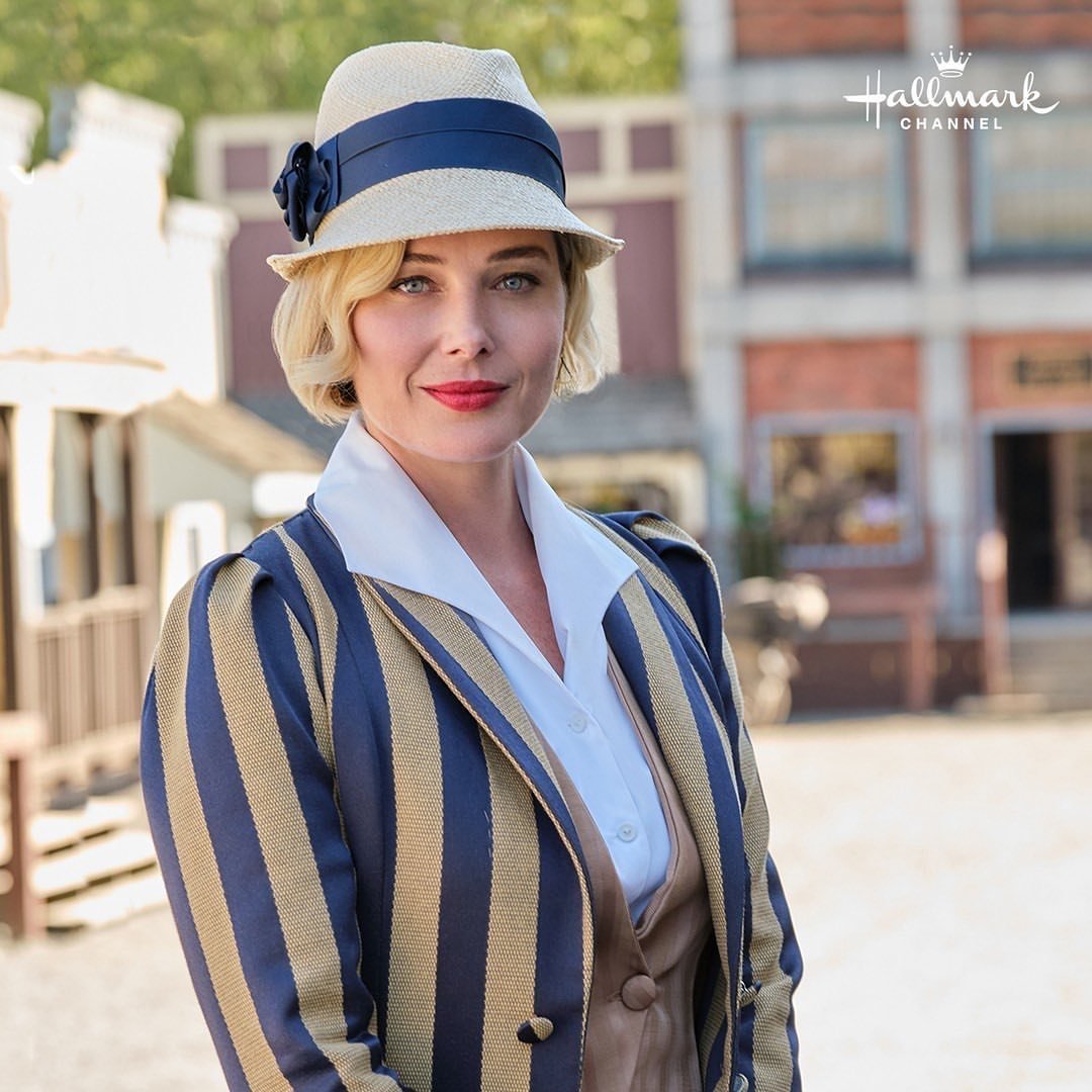 Keep up with Hope Valley&rsquo;s newest tourist in town on @wcth_tv Sundays at 9/8c on @hallmarkchannel 👀

@stefanievonpfetten ⭐️
