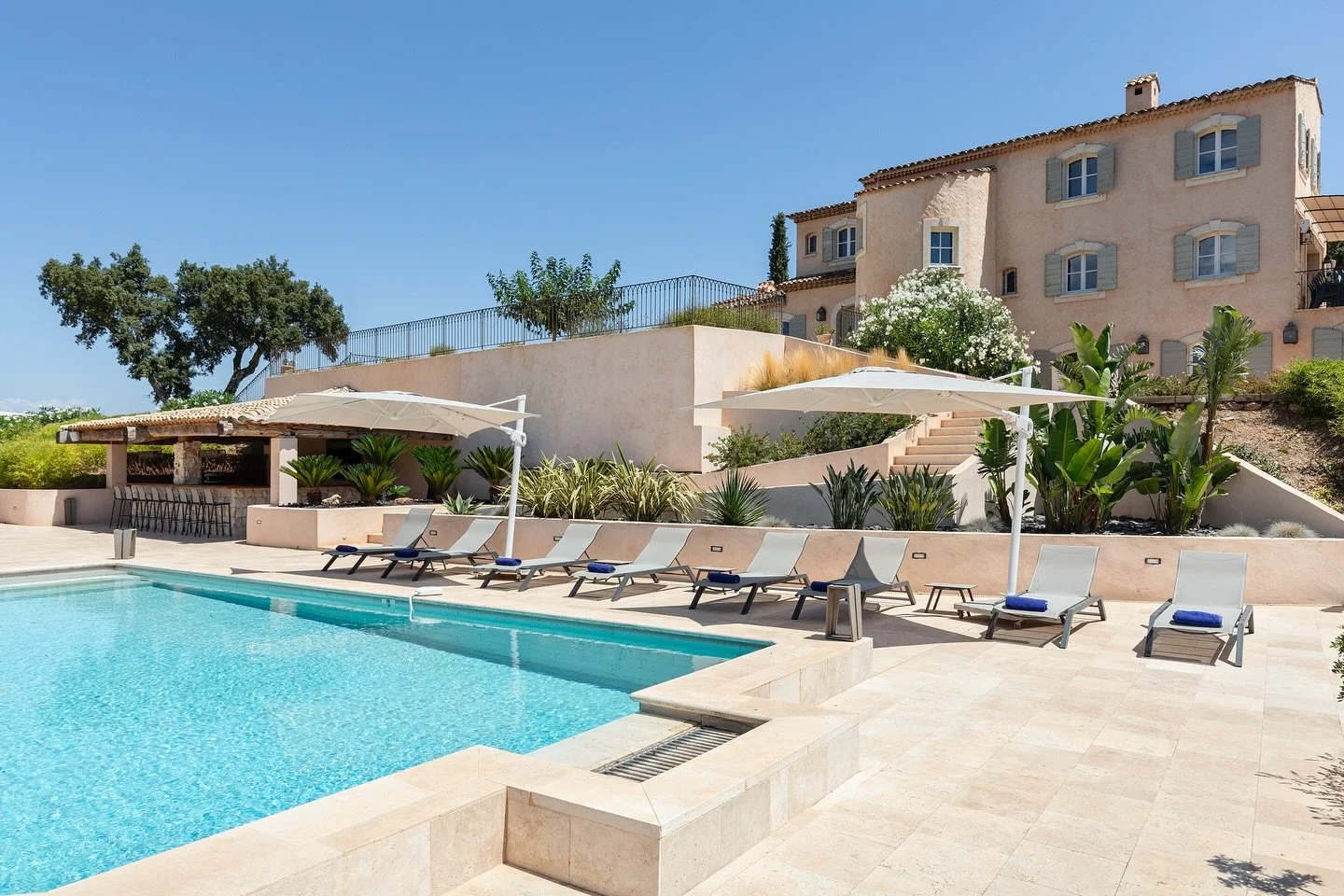 At Le Mas de Faucon, pool days are pure bliss &mdash; your perfect escape from the bustle of city life. Soak in breathtaking views, unwind in complete tranquility, or even let our talented chef team tempt you with freshly prepared lunches or indulgen