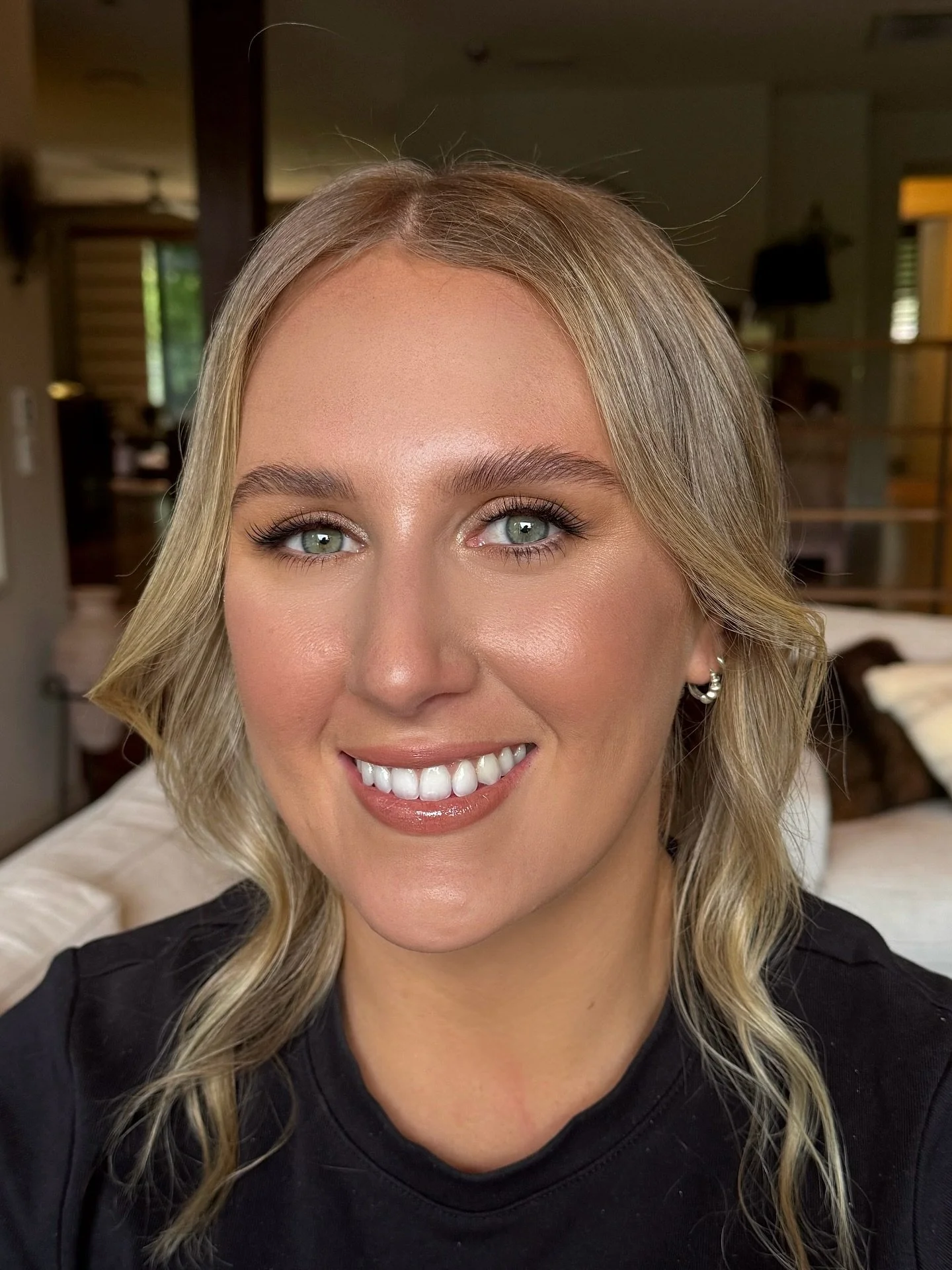 Customised skin prep 🤝 glowy makeup 

GORG Morgan looking so radiant for her event. It&rsquo;s all in the skin prep to make sure the glowy radiant skin look goes the whole mile of the day. 

Being a skin therapist as well, I customise the skincare w