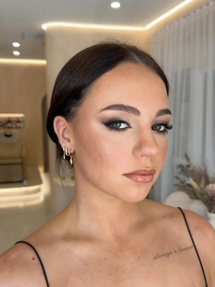 As requested ➡️FULL PRODUCT LIST🤎

Glam on beautiful @ssamara.mackay for her formal day! 

Have an event coming up? Direct booking link in my bio to lock in your special event or check my availability! 

Group bookings/Bridal enquiries? Enquiry form