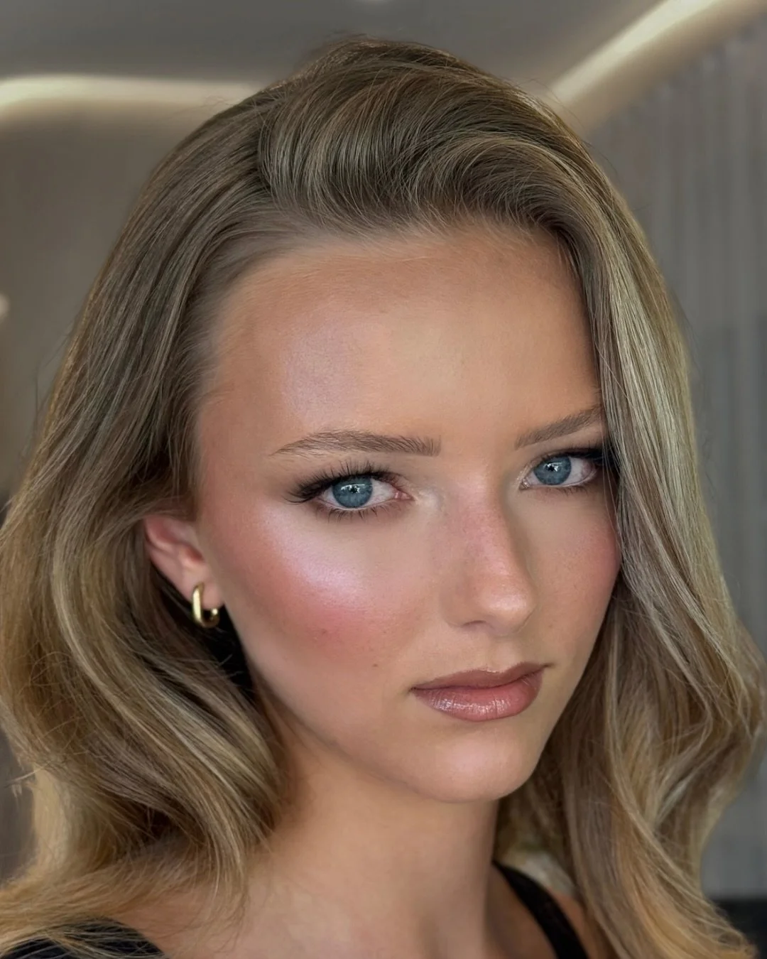 Luminosity &amp; Sparkle on her ✨➡️ 

Loving this hair and makeup look on beautiful @ryleyclare_

Every detail was placed with intention and purpose; Sculpting and enhancing face shapes and eyeshapes. Colours to enhance her complexions and tones. Pro