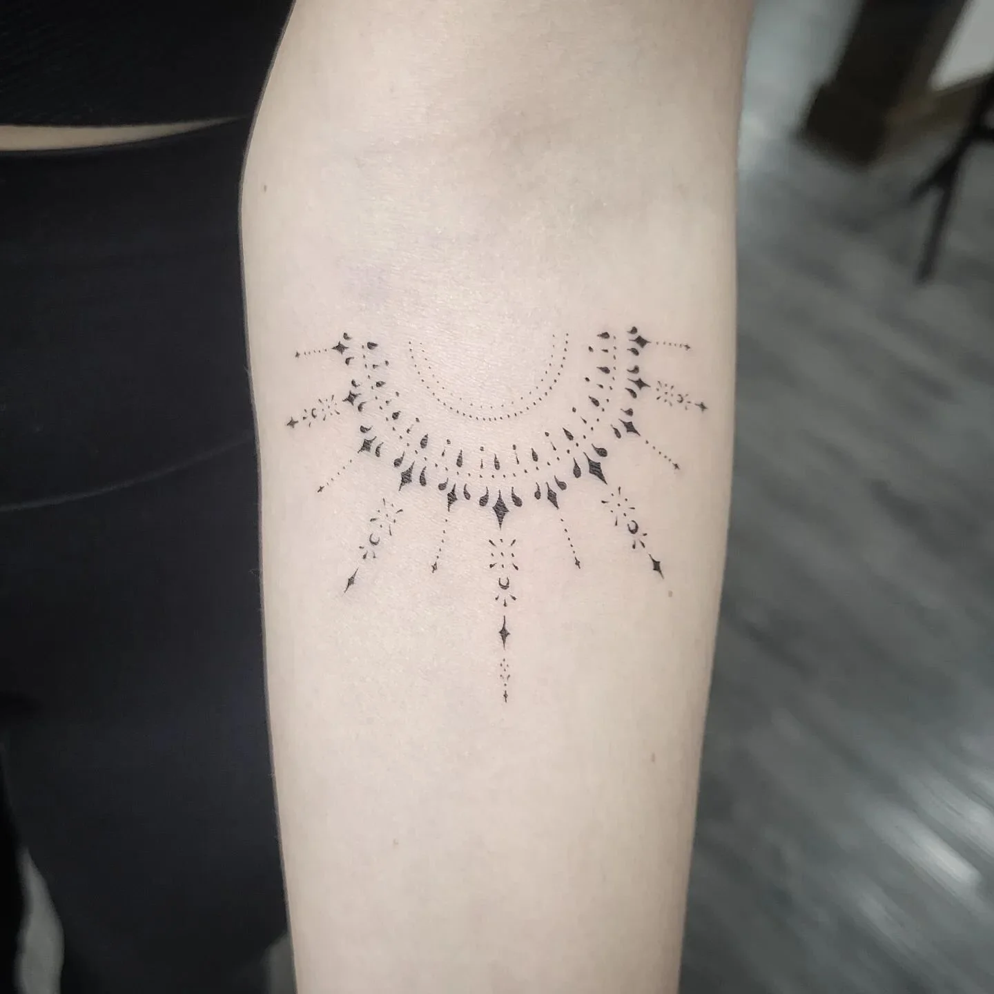 Ornamental lil sun ☀️
.
.
.
.
.
.
#ornamentaltattoo #suntattoo #gemtattoo #daintytattoo #femininetattoo #finelinetattoo #finelinetattooartist #blackwork #blackworktattoo #customtattoo #armtattoos #tattooidea #tattoodesigns #tattooinspiration #femalet