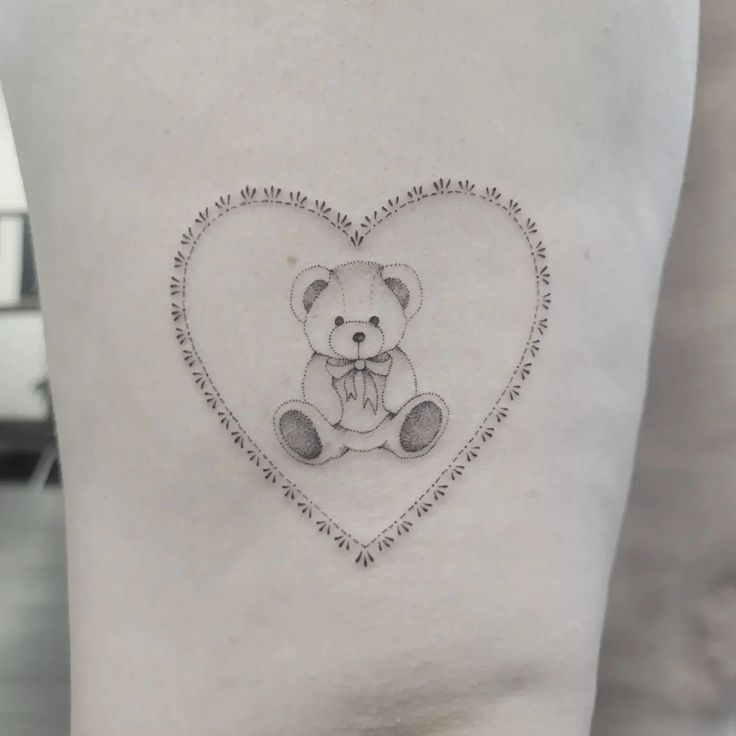 Happy Valentine's to all my wonderful clients and followers🩷
.
.
.
.
.
.
.
.
#teddybeartattoo #embroiderytattoo #hearttattoo #legtattoos #finelinetattoo #finelinetattooartist #tattooidea #tattooinspiration #tattooinspiration #femaletattooer #girlswh