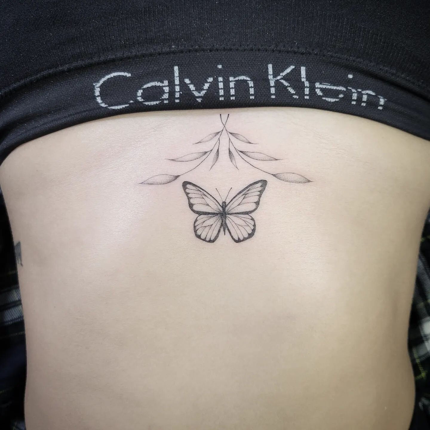 Minimalist lil sternum piece 🦋
.
.
.
.
.
.
#butterflytattoo #sternumtattoo #vinetattoo #floraltattoo #botanicaltattoo #naturetattoo #minimalisttattoo #smalltattoo #finelinetattoo #blackandgreytattoo #femininetattoo #tattooidea #tattooinspiration #ta