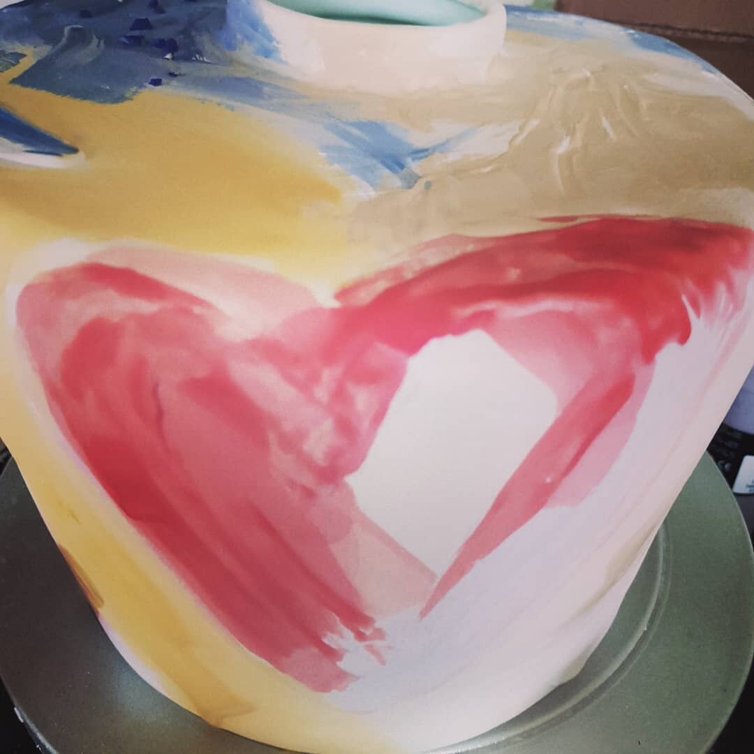 Feeling the Creative freedom hand painting this memory urn with Love ❤😍🥰💙💛❤ painting with texture, crystals, crayons and glitter. Pre firing - excited to see this out of the kiln