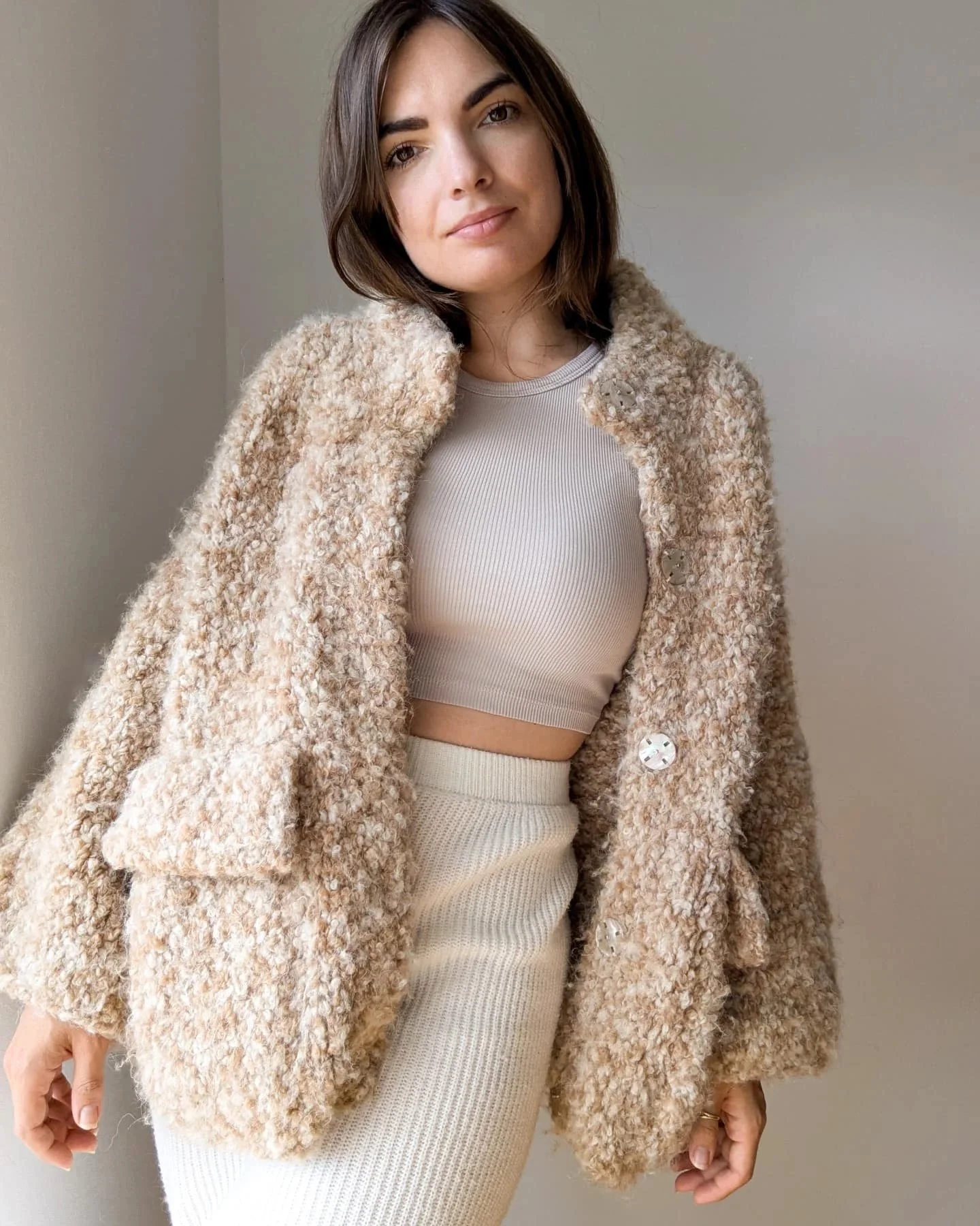 This is the coziest comfy jacket ever ! We love the Polar Teddy Jacket 🥰 

Carousel by @ann.ka.thrin

Yarn by: #teddydear in colours beige and light beige by @gepardgarn 

Yarn by @deinstueckglueck

#ourmakerlife #knitting