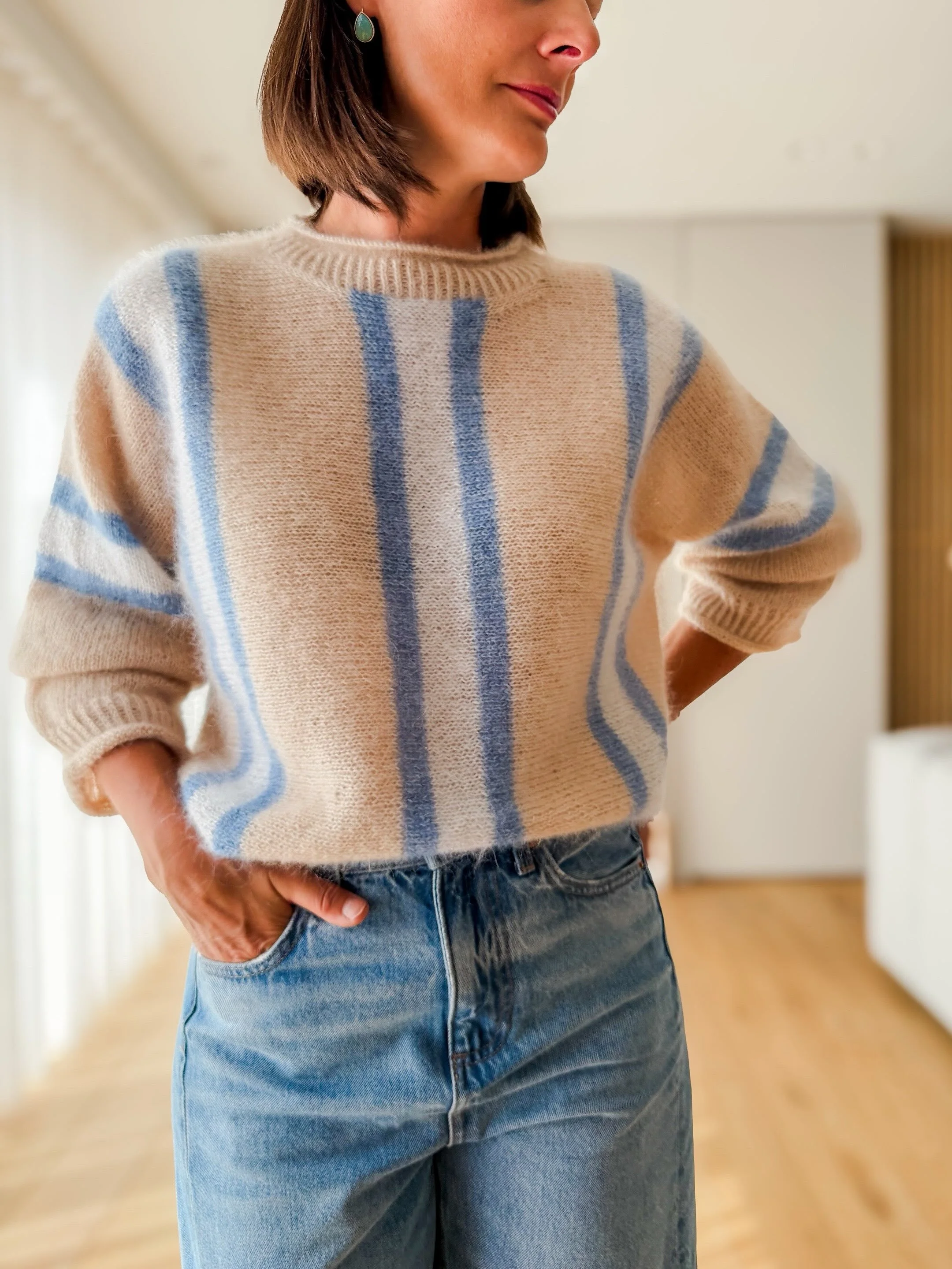 Kelly test knit this pattern and says it has a bit of an 80s retro vibe + a few mods (rolled edge, slighty shallower neckline, tapered sleeves) - all the makings of a beautiful sweater! 

Carousel by @coconknits

Pattern: The Georgia Sweater @kolibri