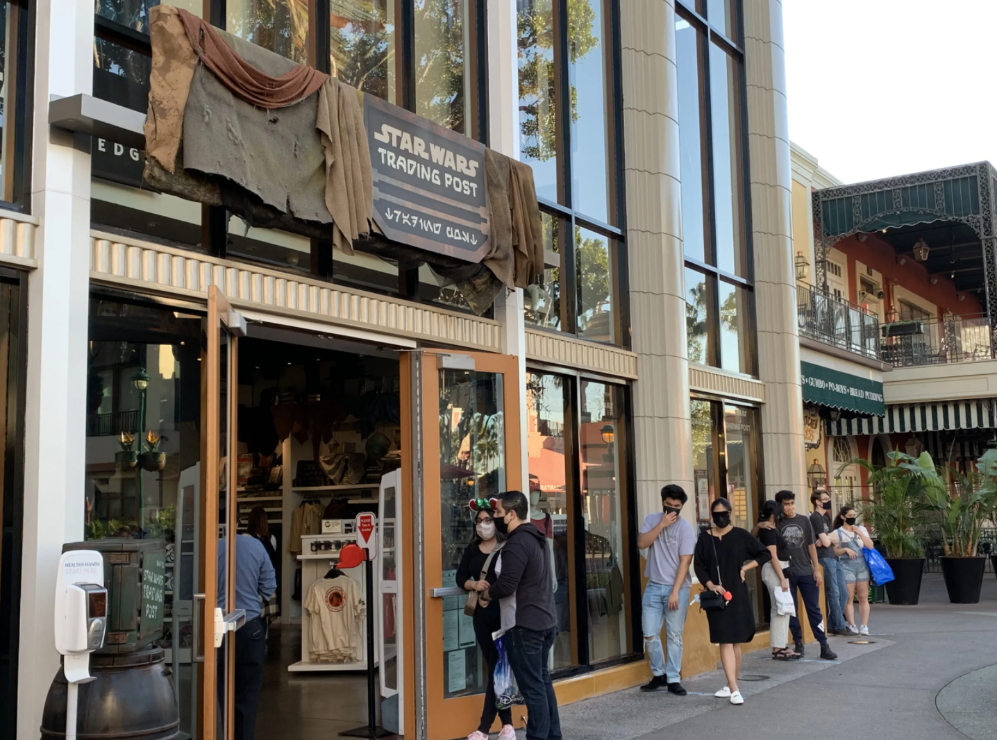Rainforest Café At Downtown Disney Is Being Turned Into A Star Wars Trading Post