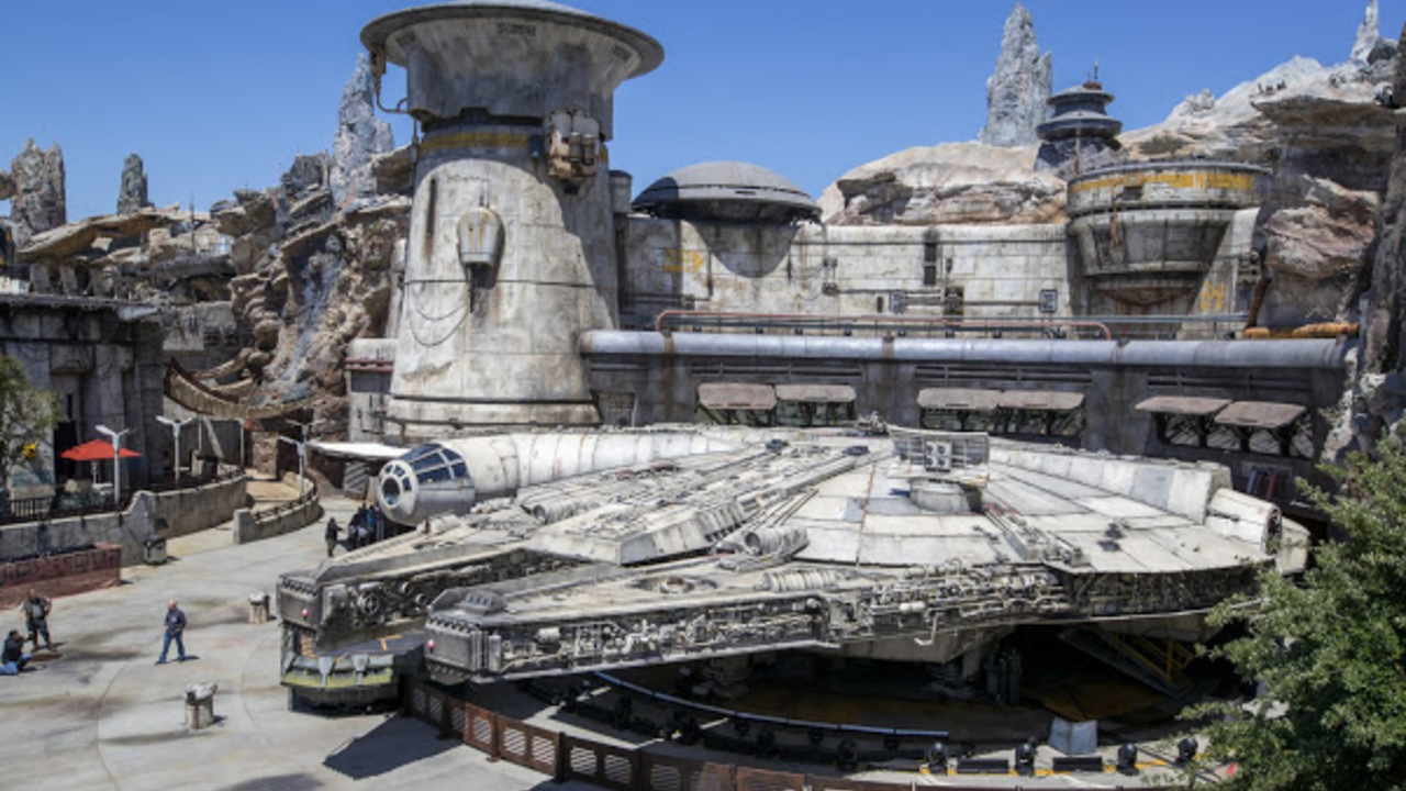 Check Out 'The Art Of Star Wars: Galaxy's Edge'