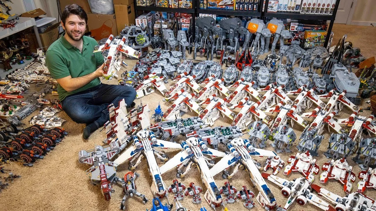 Star Wars Fan Shows Off Their Lego Collection