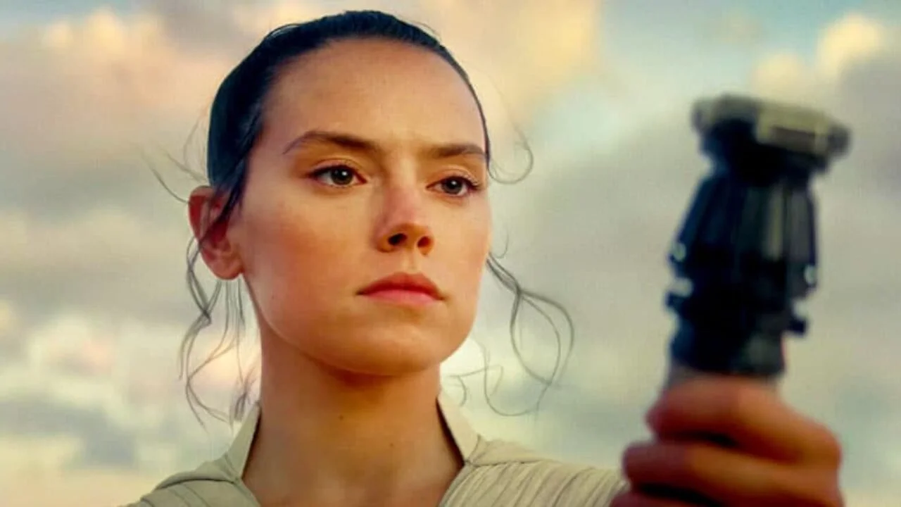 Fan Theory: Could Rey Actually Be A Skywalker?
