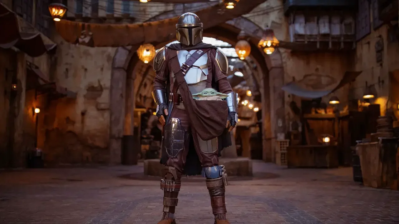 Ryan Seacrest Visits Disneyland With 'American Idol' And Meets Some New 'Star Wars' Characters