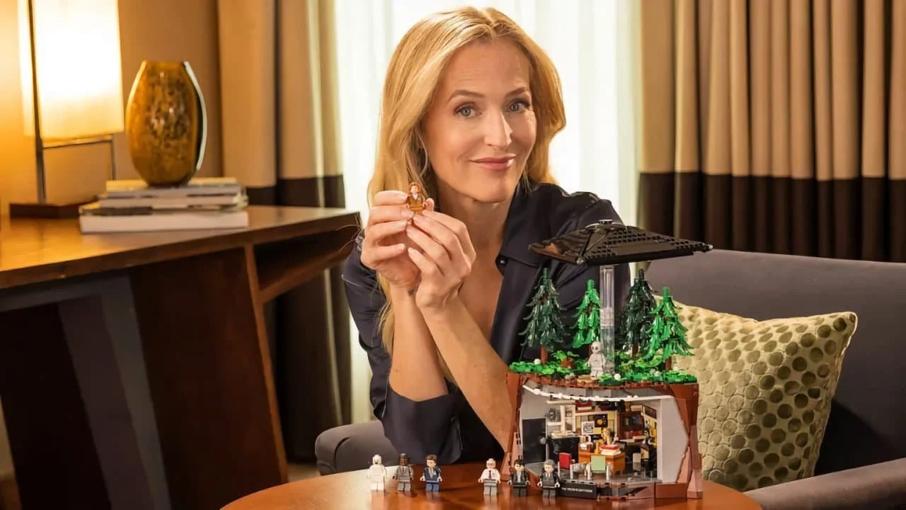 Gillian Anderson Is Back As Scully For New 'The X-Files' LEGO Promo