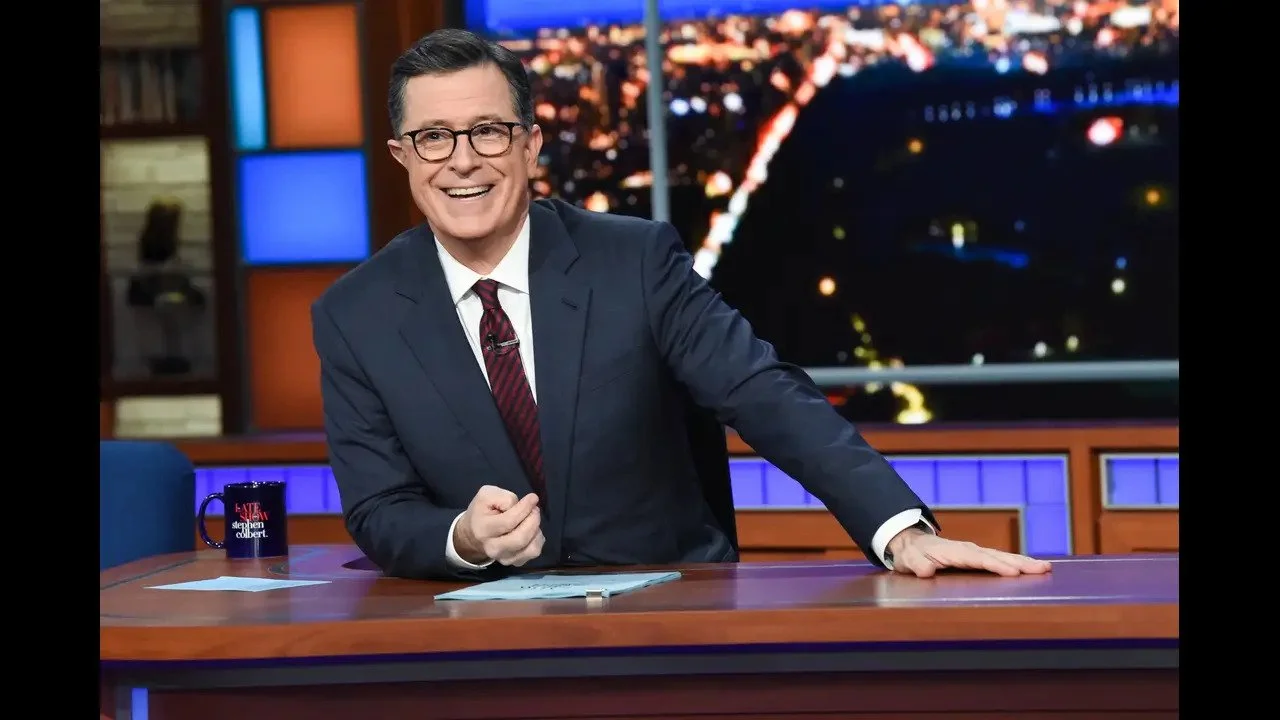 Stephen Colbert Helps Picketers In New York City Despite The Rain ...