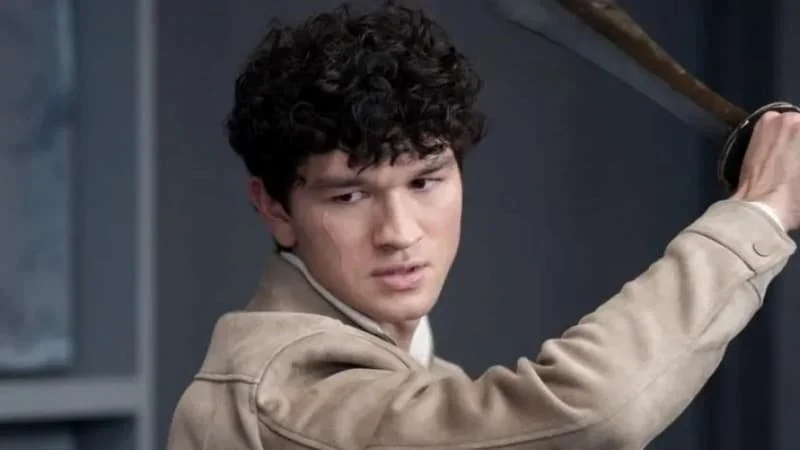 Luke raises his sword