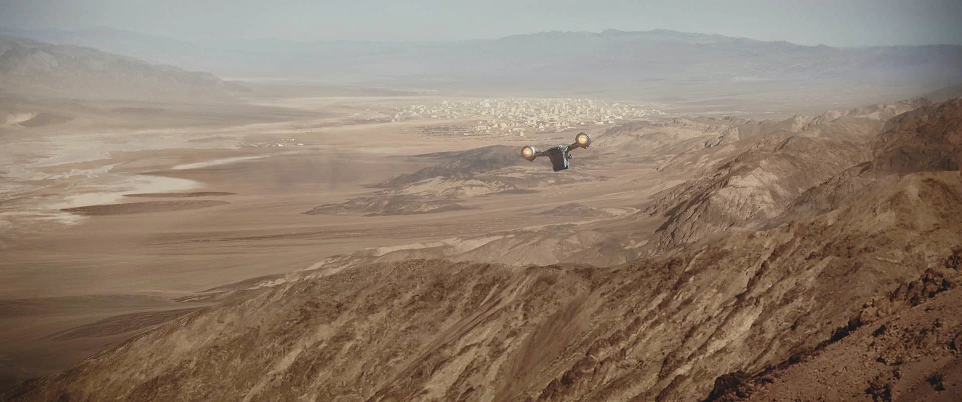 Din Djarin arriving on Tatooine