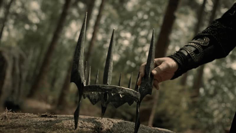 Charlie Vickers’ Sauron reaching for Morgoth’s crown, camera focusing on his hand and the object