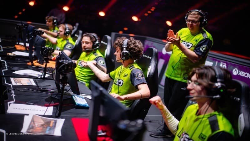 M80 team mid gameplay in Munich Major