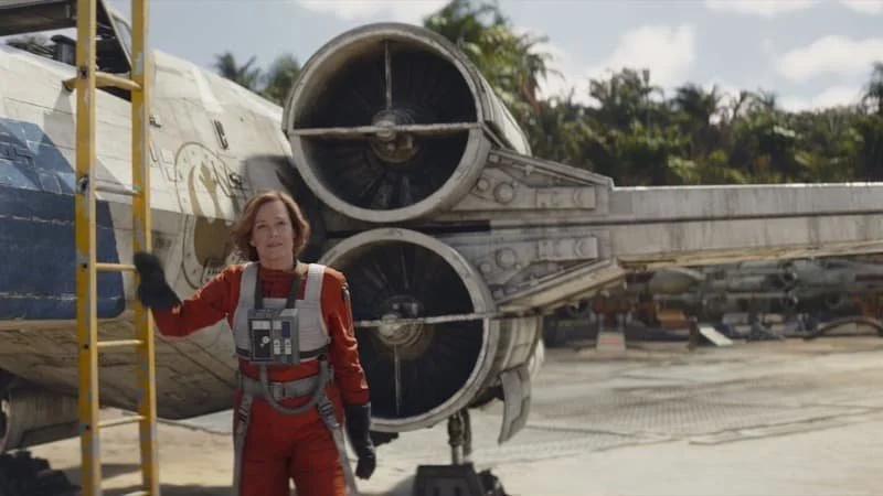 Colonel Weaver landing her X-wing on the Adelphi base’s landing strip