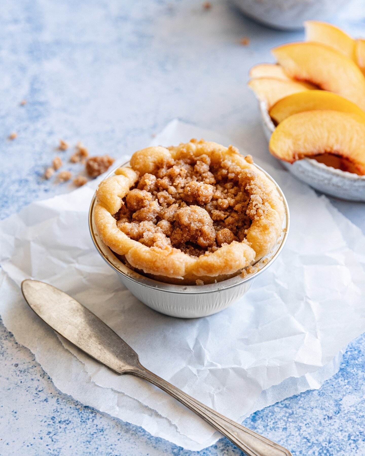 Want to level up your Georgia Peach Little Pie at home? Warm it up in the oven at 325&deg;F for about 8 minutes and top with a scoop of vanilla ice cream!
📸: @caraharmanphoto
