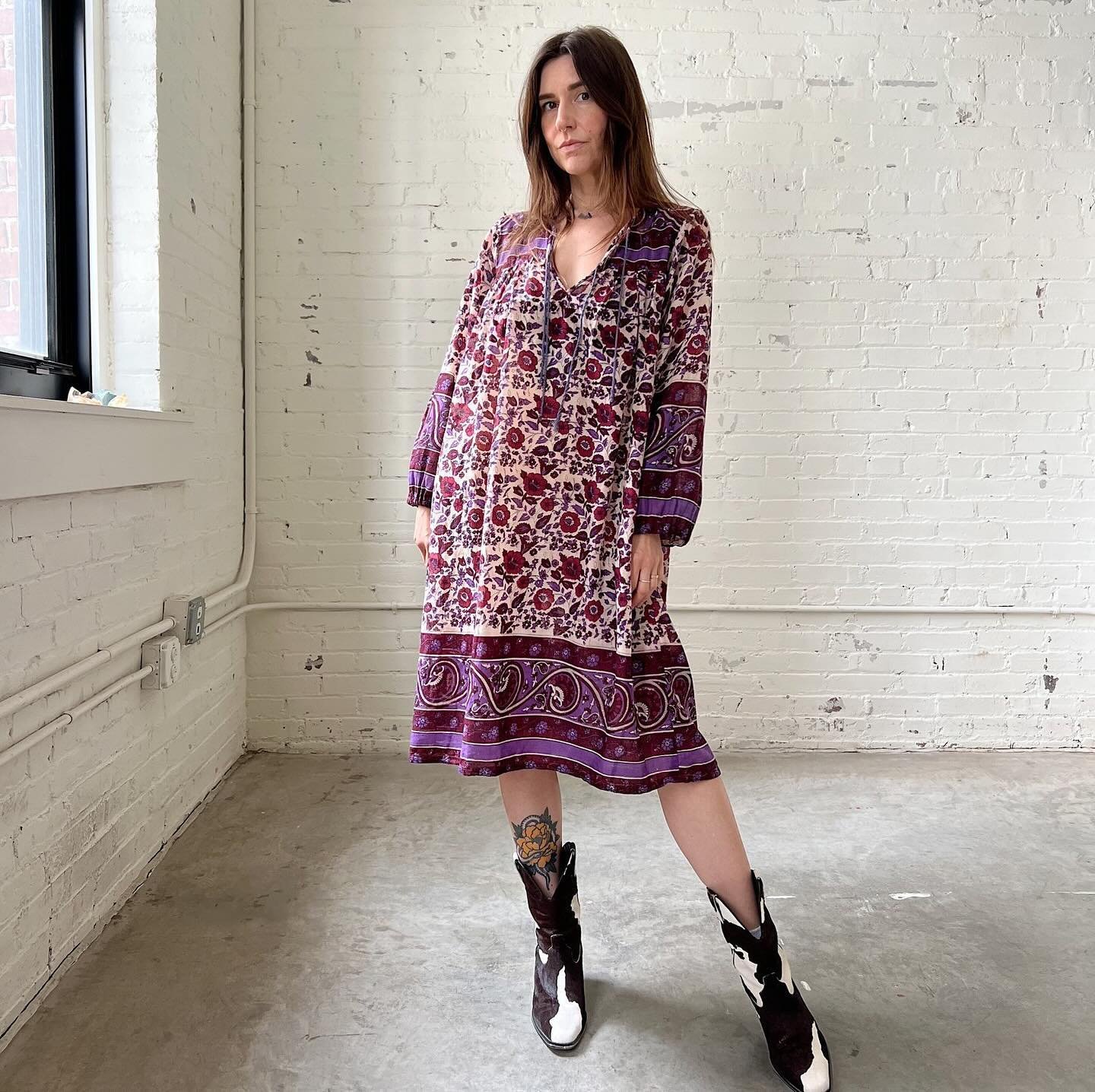 Back to it today! Love how warm it&rsquo;s getting! I find myself reaching for lightweight dresses and boots this time of year, either layered with a denim jacket or cozy sweater for the cooler morning temps. Indian cotton dresses like this are my fa