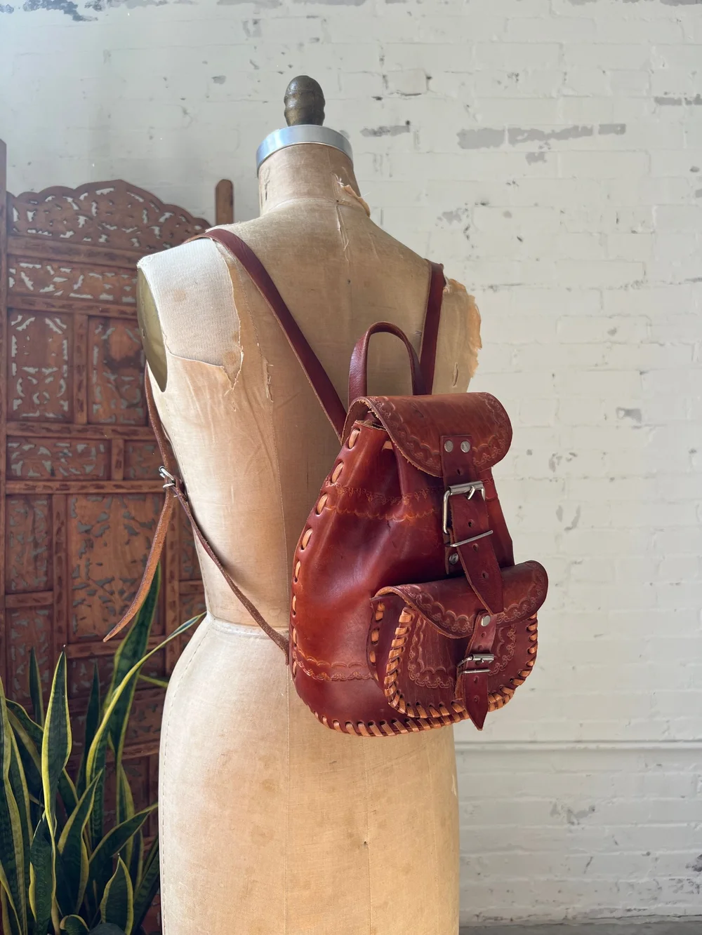 バッグ VTG JPG Tooled Leather Backpack VTG JPG Tooled Leather Backpack