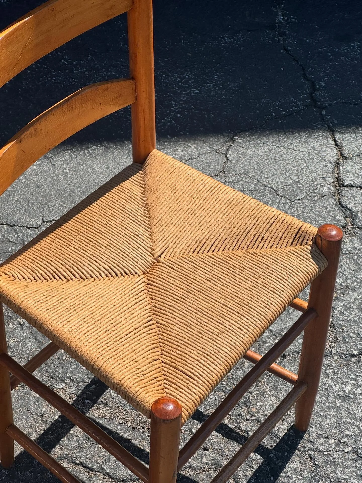 This mornings drop at @thegreenshagmarket:

&bull;A pair of antique shaker style ladder back chairs with perfect rush seats
&bull;1960s/70s McCoy Pottery Owl Cookie Jar
&bull;A pair of beautiful handmade walnut side tables
&bull;Two antique McCoy Pot
