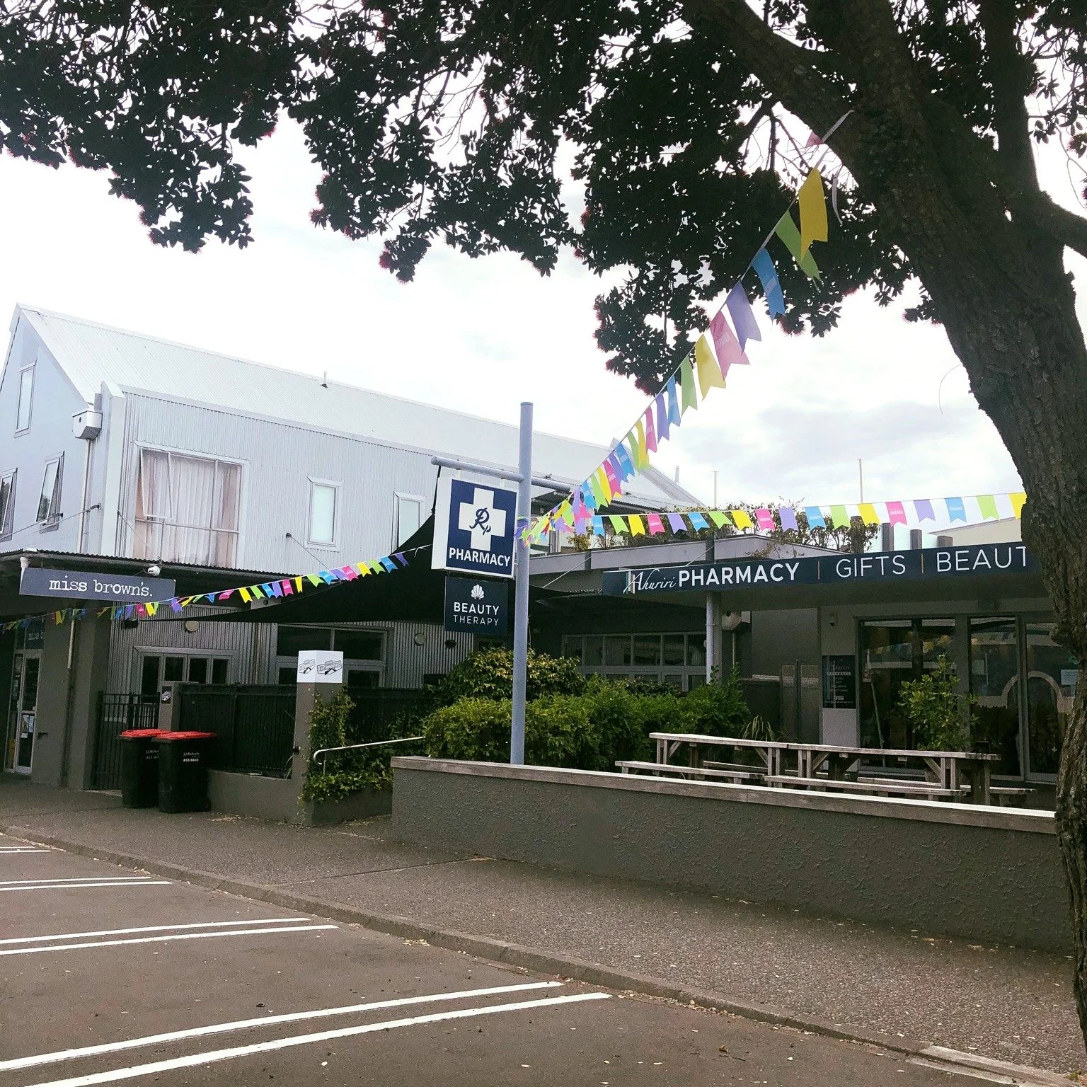 💊🎄 Festive Fun at @ahuriripharmacy !

There&rsquo;s plenty of Christmas cheer waiting at Ahuriri Pharmacy this festival day! 🌟🎅

They&rsquo;re joining the celebration in style &mdash; taking part in the @roundaboutpreloved  Fashion Show with thei