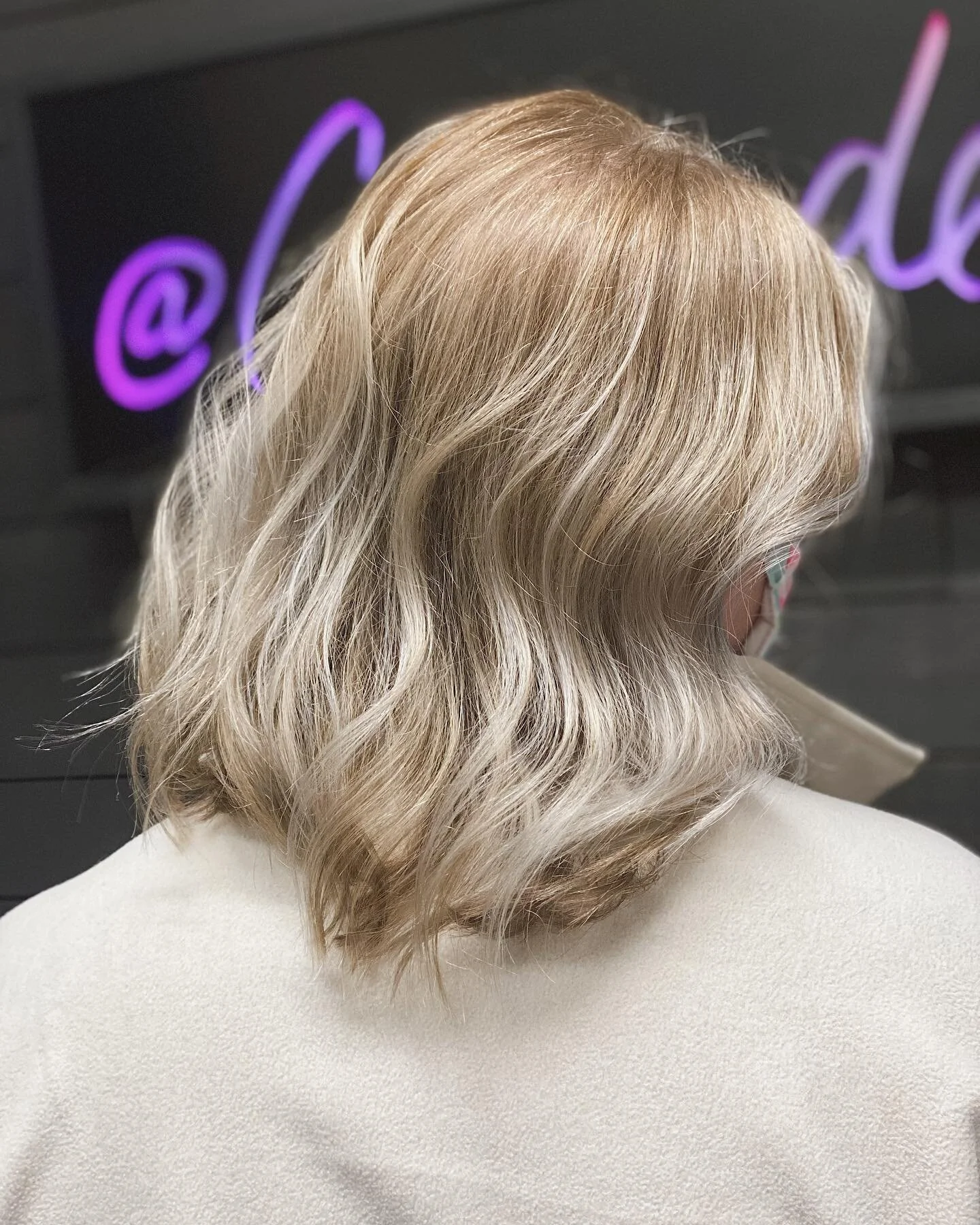 Healthier, shorter &amp; blonder 🧚🏻

#CasaDeCara #hair #hairstylist #hairdresser #houseofcara #beuty #614 #picoftheday #asseenincolumbus #columbus #westerville #lewiscenter #delaware #powell #newalbany #modernsalon #lanzahaircare #beachywaves #high