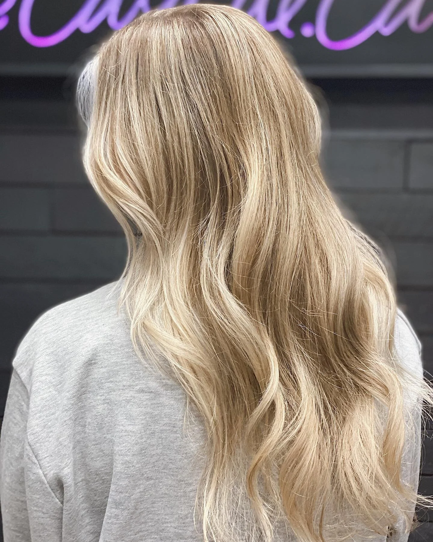 Highlights, lowlights &amp; no toner 🥺 MAGIC 

#CasaDeCara #hair #hairstylist #hairdresser #houseofcara #beuty #614 #picoftheday #asseenincolumbus #columbus #westerville #lewiscenter #delaware #powell #newalbany #modernsalon #behindthechair #lanzaha