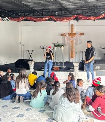 🎁✨ Our Comit&eacute; del Pueblo Hope Center received a special visit from @ssoecuador and their partners!

They brought a generous donation for our children and prepared a beautiful Christmas program full of joy and blessing. 🙌❤️

✨ Also at our Car