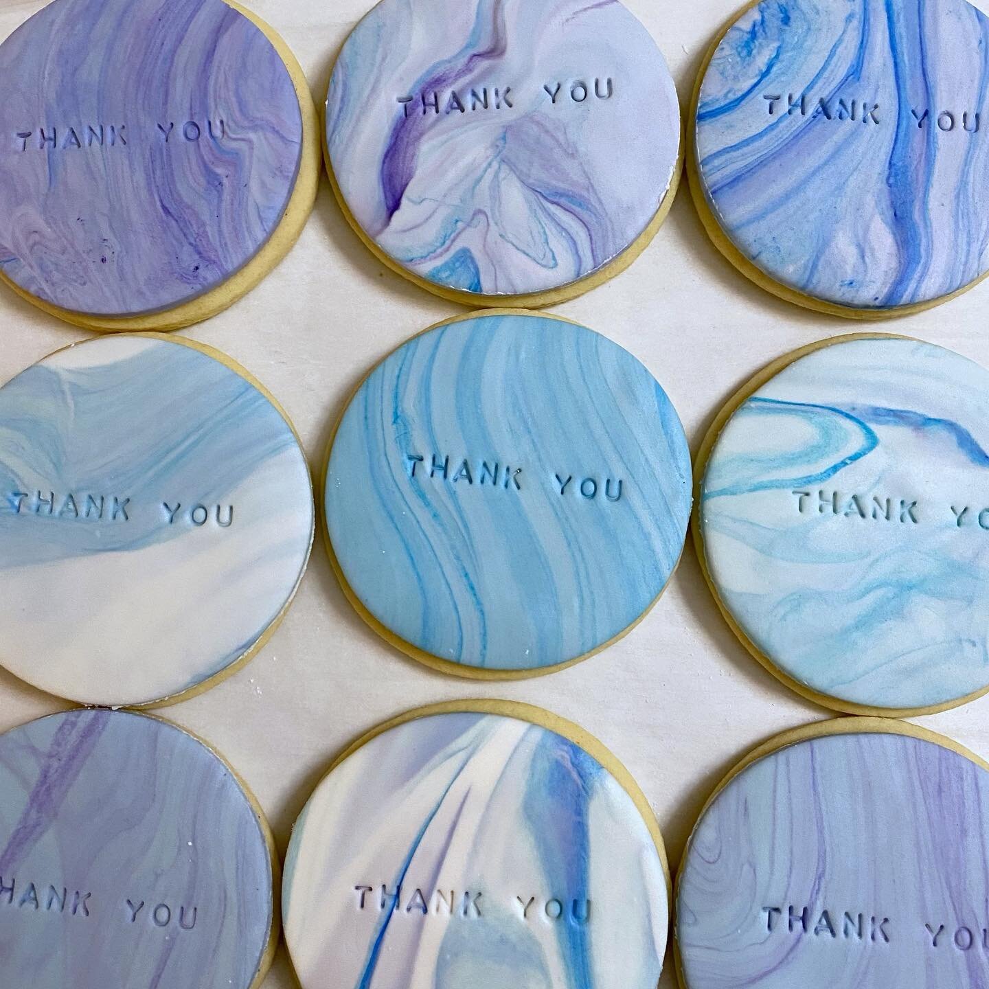 A very sweet way to say thank you! #bolotiebaker #customcookiessarasota #sarasotacustomcookies #bradentoncustomcookies #fondantcookies #tiedyecookies #thankyoucookies #smallbusiness #shopsmall