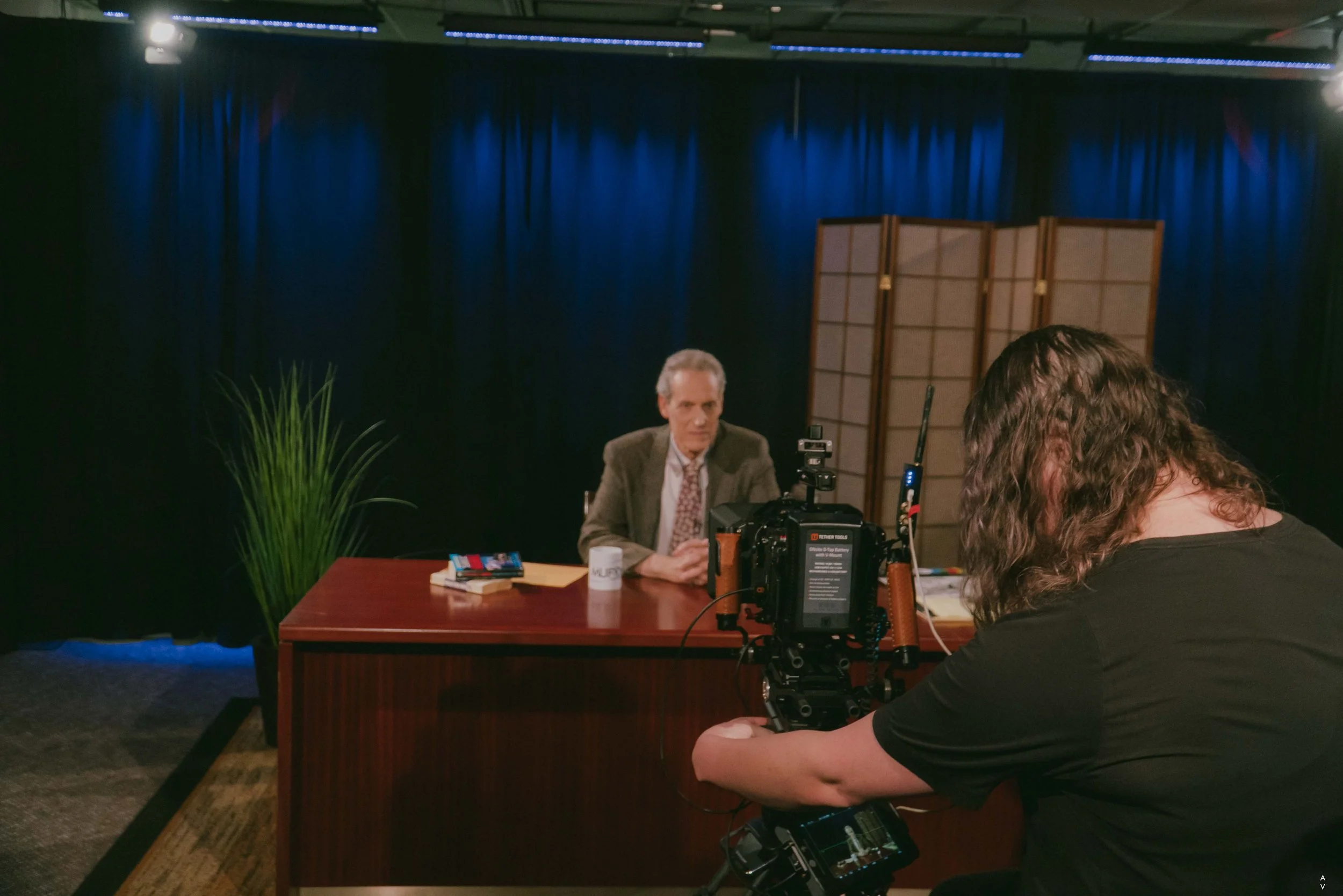 Bob Jaffe & D.P. Mattie Cameron Rosen on set of "Disclosure", dir.: Alex Valderana