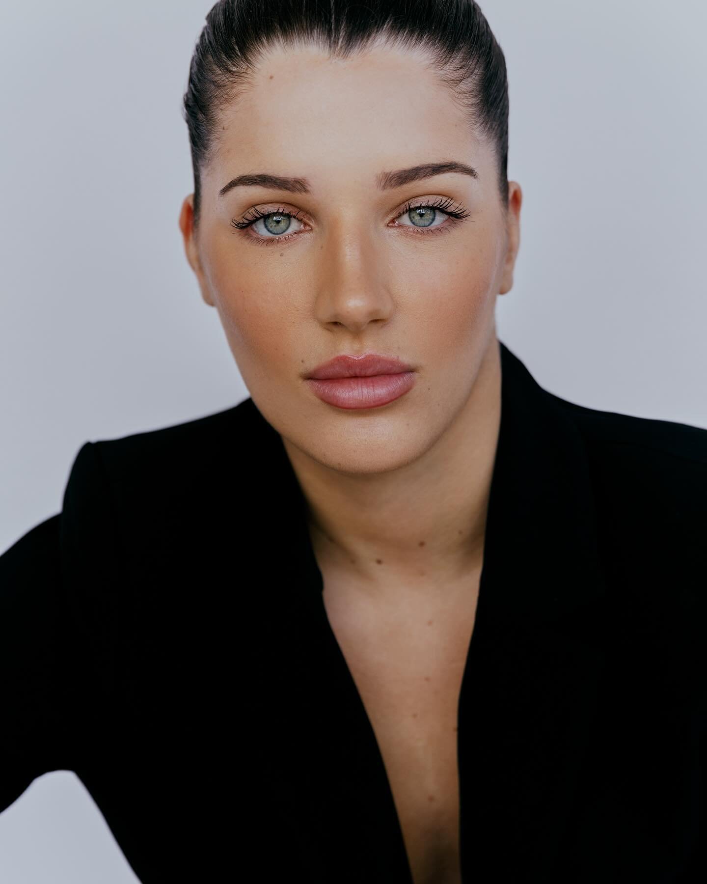 NOW REPRESENTING| @juliagnocato 🖤
For bookings @duo_management 
📷 @milkcatherine