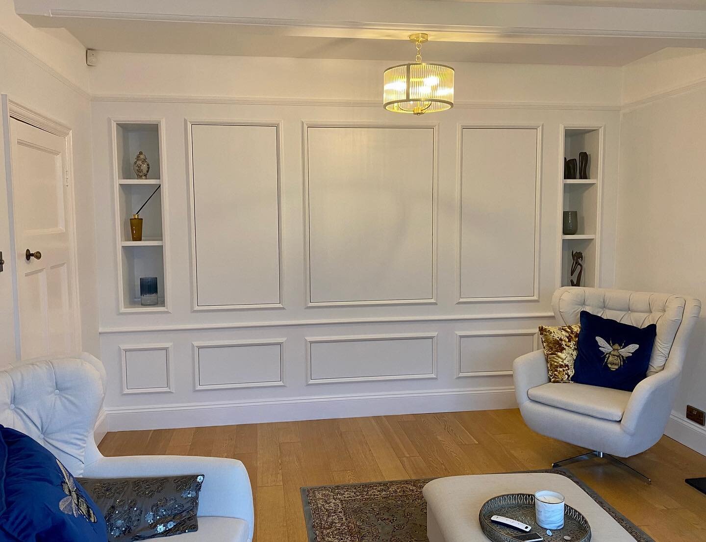 This panelled wall cabinetry conceals the client&rsquo;s TV. It also has drawers and cupboards for storage keeping this living room feeling spacious.
.
.
.
#livingroomstorage #bespokecabinetry #furnituremaker #bespokestoragesolutions #livingroomfurni