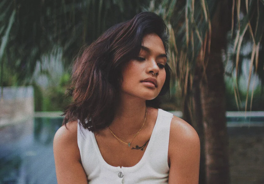 HOW TO DEFRIZZ YOUR HAIR DURING LONG, HOT, HUMID SUMMER DAYS, Broadsheet