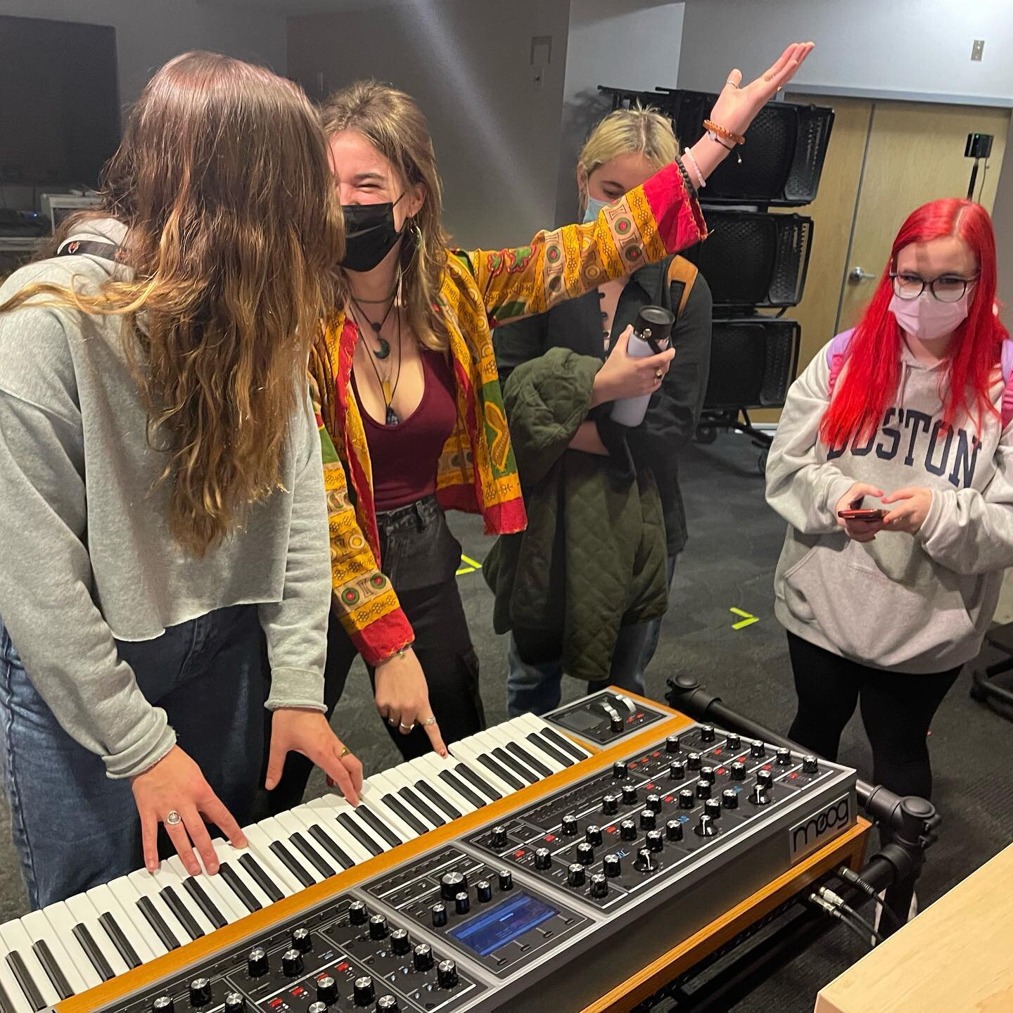 TODAY IS THE DAY! We&rsquo;re hosting our first club meeting in the ITL (tech lab under the Berklee library) 2-4pm today ⚡️🎧 come hang &amp; test out a ton of awesome gear with us!