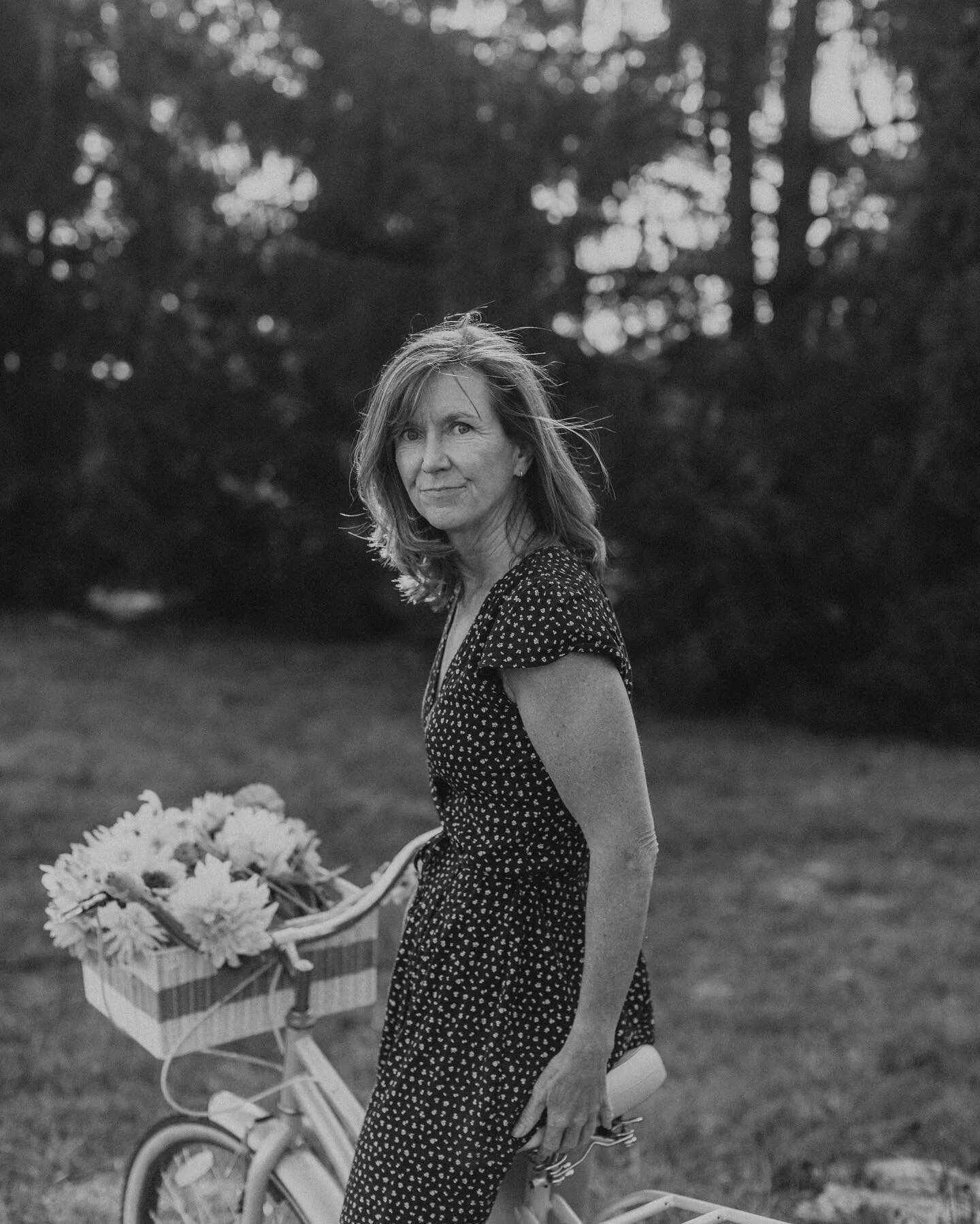 things i love: flowers 🌸 faces 🙂 plants 🥕 backlight 🌞 bainbridge 🌊