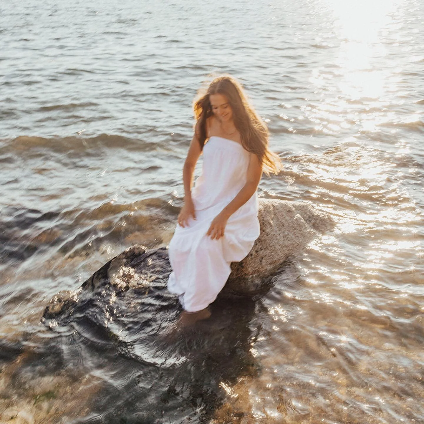 Back to island time May 8th-15th 🐚 Orcas Island portrait sessions abound. Now booking on the magical horseshoe 🪄