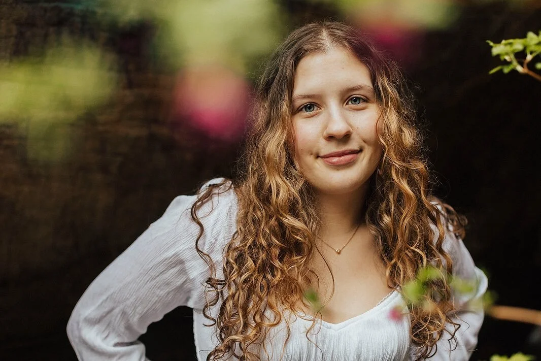 I love a spring portrait session. We photographed Emily at one of her favorite river hangs. So green, so Washington, and a special spot to remember. 
#seattleseniorphotos #seattleportraitphotographer