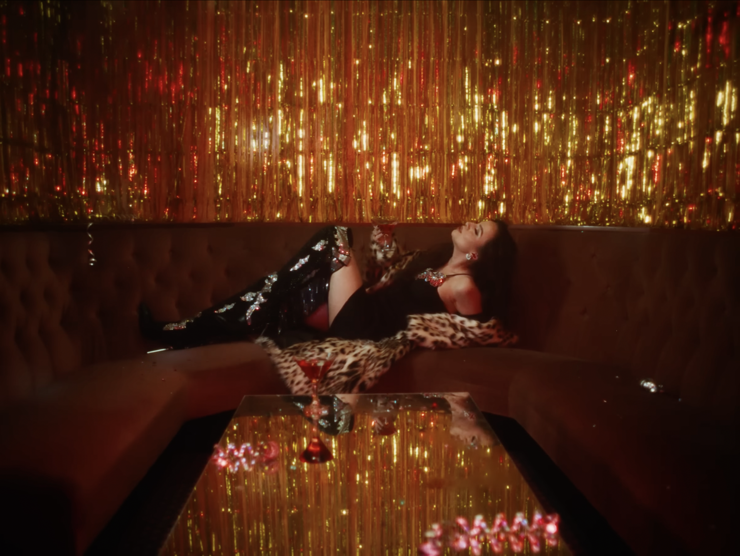 Cher Lloyd | Green Light
Dir. Nic Minns
 music video 