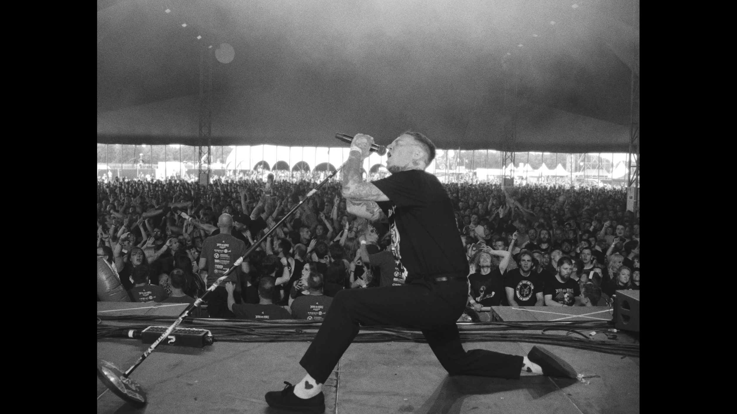 Frank Carter & The Rattlesnakes | Jera on Air 22
Dir. Nick Suchak
  live 