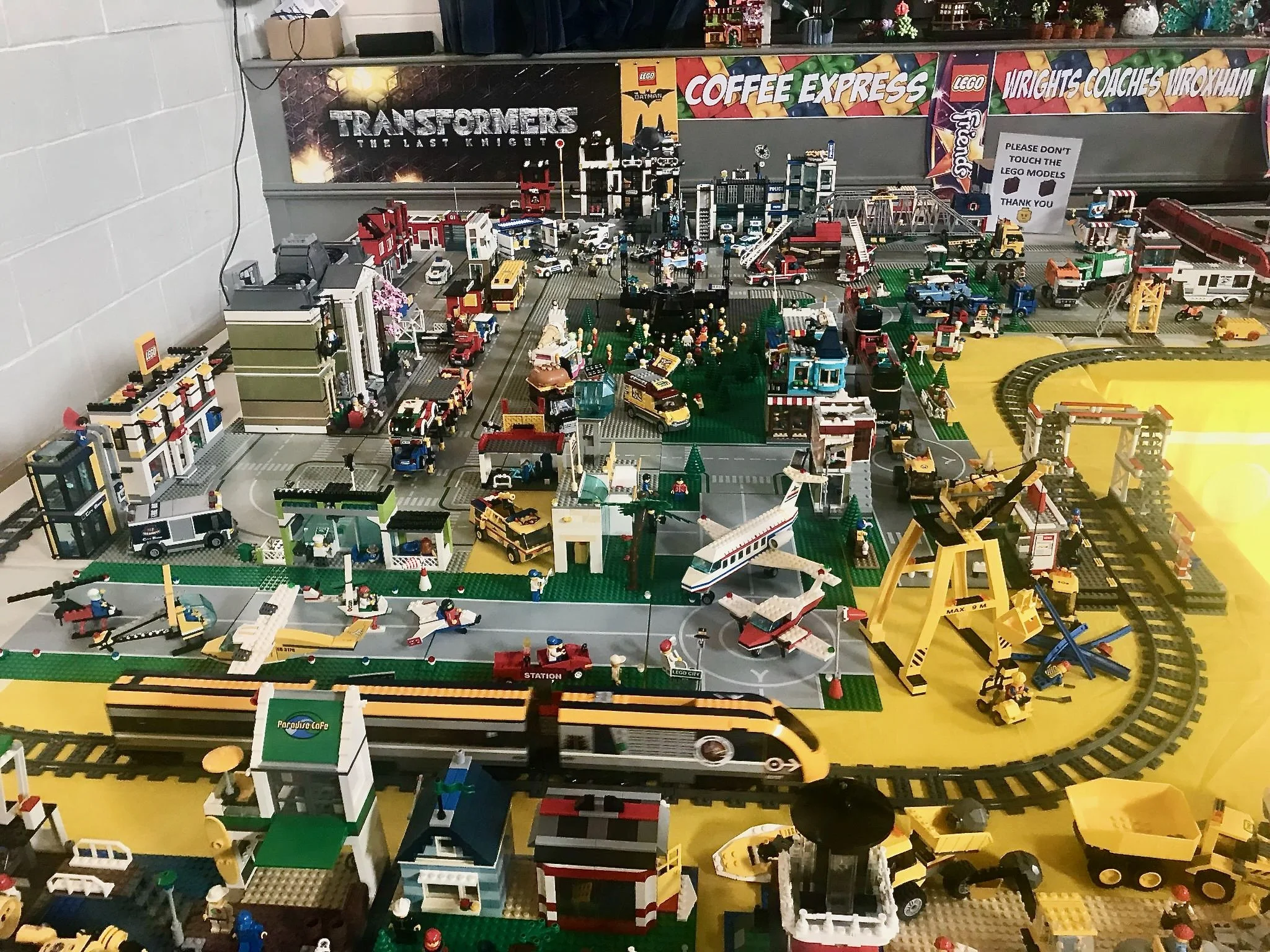 Brick-Con