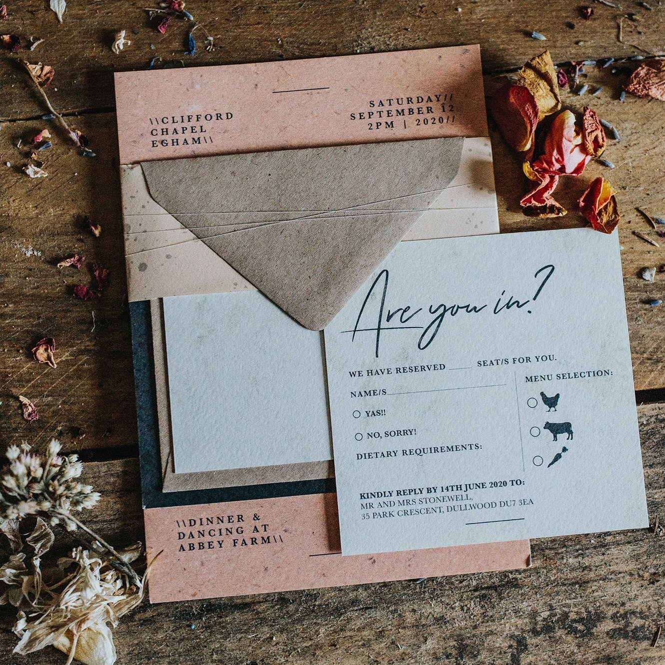 BLOG FEATURE Meet @chloecreative1 a modern design studio focusing on eco-friendly more sustainable stationery. Passionate about meaningful design and reducing waste, Chloe loves to explore ways to create beautiful, intentional pieces that celebrate t