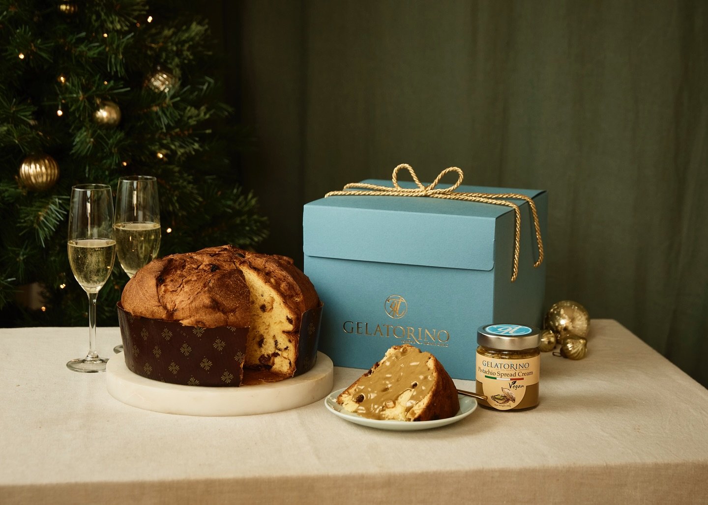 Make your Christmas unforgettable with The Panettone!

#panettone #pistachio #gianduja #festivefood #bakery #coventgarden #tastesgoodoneverything